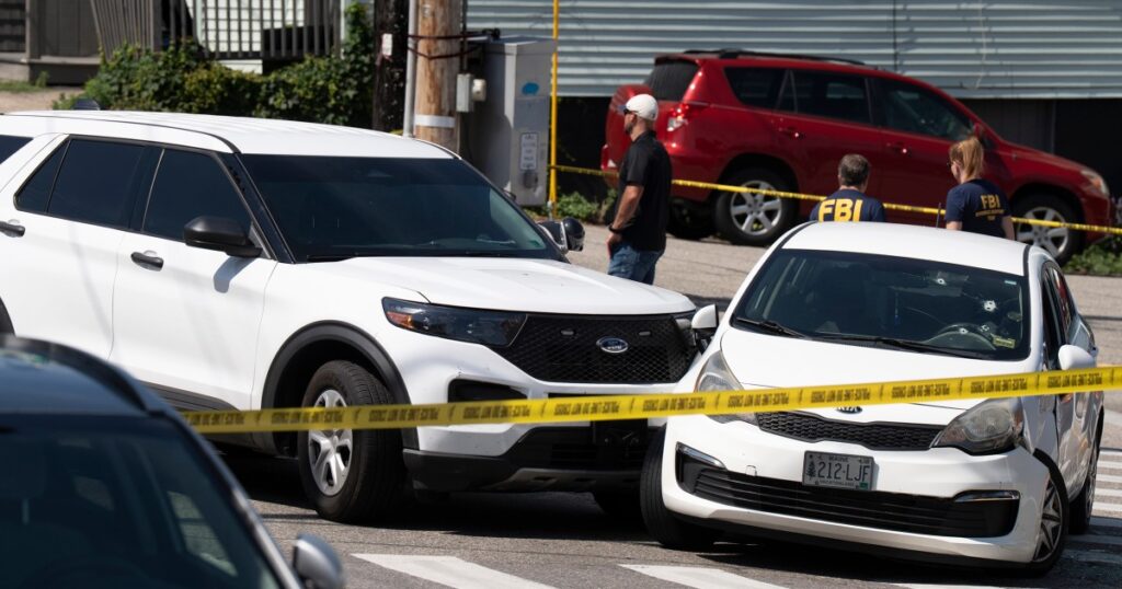 Trump: ICE should continue traffic stops after recent shootings, seeming to contradict new policy Trump: ICE should continue traffic stops after recent shootings, seeming to contradict new policy