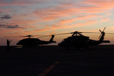 Navy’s ‘dinosaur’ carrier delivery plane flies into sunset Navy’s ‘dinosaur’ carrier delivery plane flies into sunset