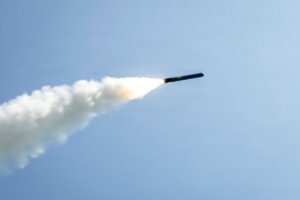 US awards Raytheon .9 billion deal to boost Tomahawk output US awards Raytheon .9 billion deal to boost Tomahawk output